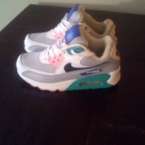 6.5 women's pink and teal, white air maxs